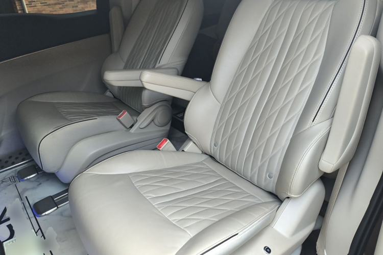 Used Buick GL8 2022 Land Executive Class 652T Prestige Model Left Rear Seat