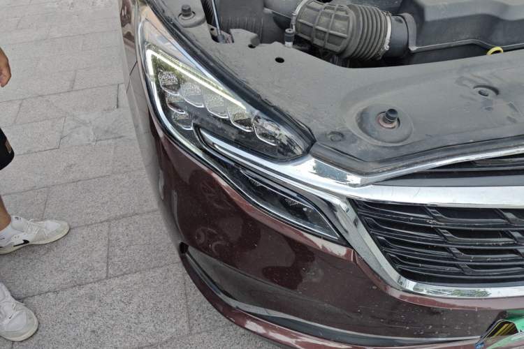 Used Buick GL8 2022 ES Landtrek 653T Luxury Edition Right Front Headlight