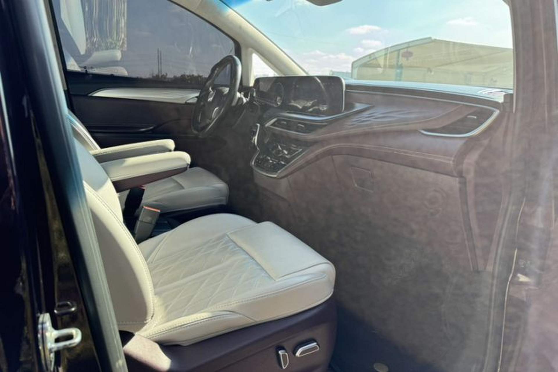 Used Buick GL8 2022 Avenir Aivia Six-Seat Deluxe Edition Right Front Seat