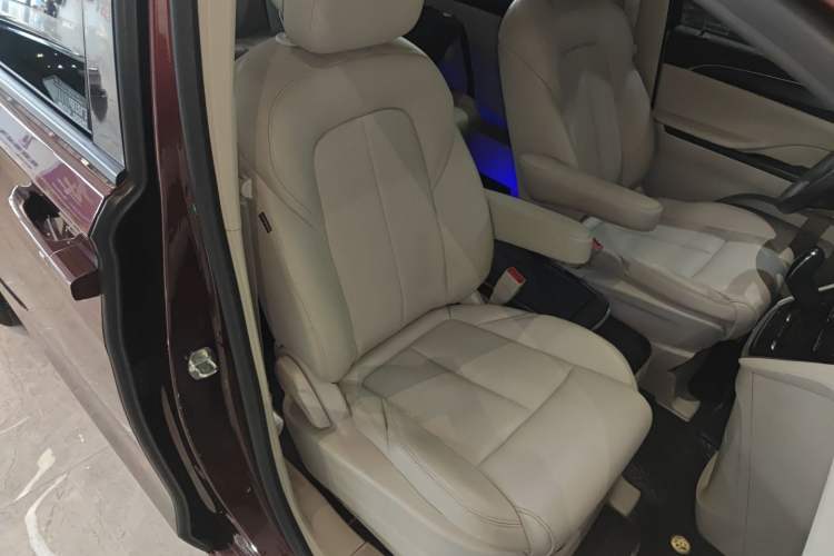 Used Buick GL8 2022 ES Landtrek 653T Comfort Edition Right Front Seat