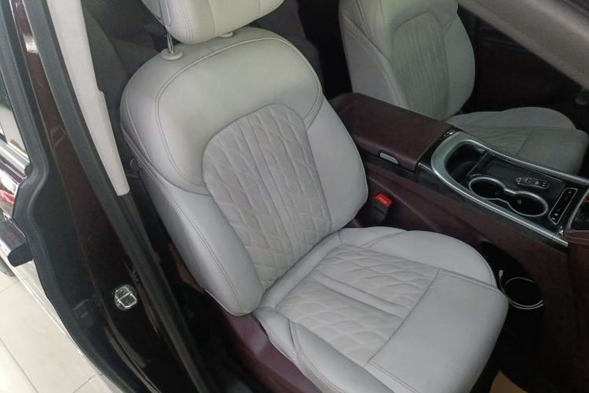 Used Buick GL8 2022 Avenir Aivia Six-Seat Deluxe Edition Right Front Seat