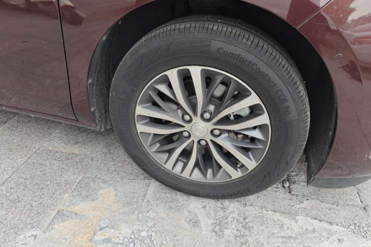 Used Buick GL8 2022 ES Landtrek 653T Luxury Edition Right Front Wheel Hub