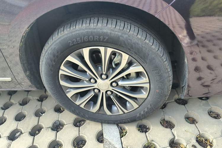Used Buick GL8 2022 Land Executive Class 652T Prestige Model Right Front Wheel Hub