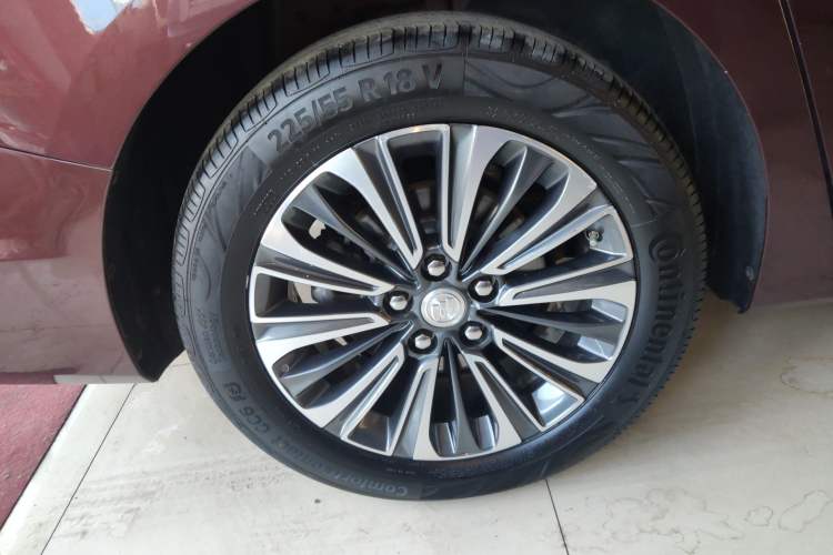 Used Buick GL8 2022 ES Landtrek 653T Flagship Model Right Rear Wheel Hub