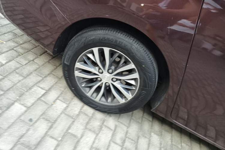 Used Buick GL8 2022 ES Landtrek 653T Comfort Edition Right Rear Wheel Hub