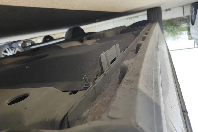 Used Buick GL8 2022 Avenir Aivia Six-Seat Deluxe Edition Right Side Sill