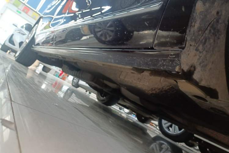 Used Buick GL8 2022 Avenir Aivia Six-Seat Deluxe Edition Right Side Sill