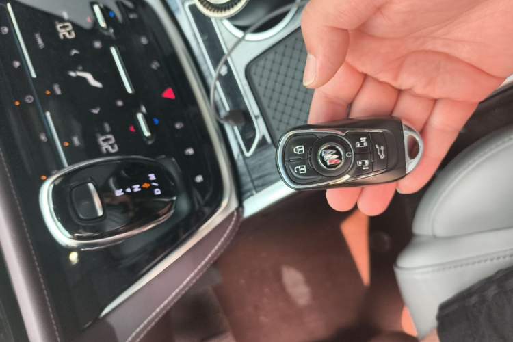Used Buick GL8 2022 Avenir Aivia Six-Seat Deluxe Edition Vehicle Key