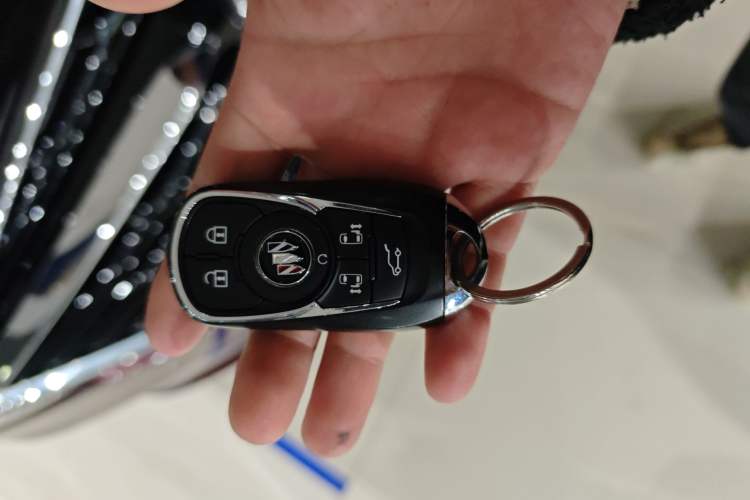 Used Buick GL8 2022 ES Land Cruiser 653T Luxury Model Vehicle Key