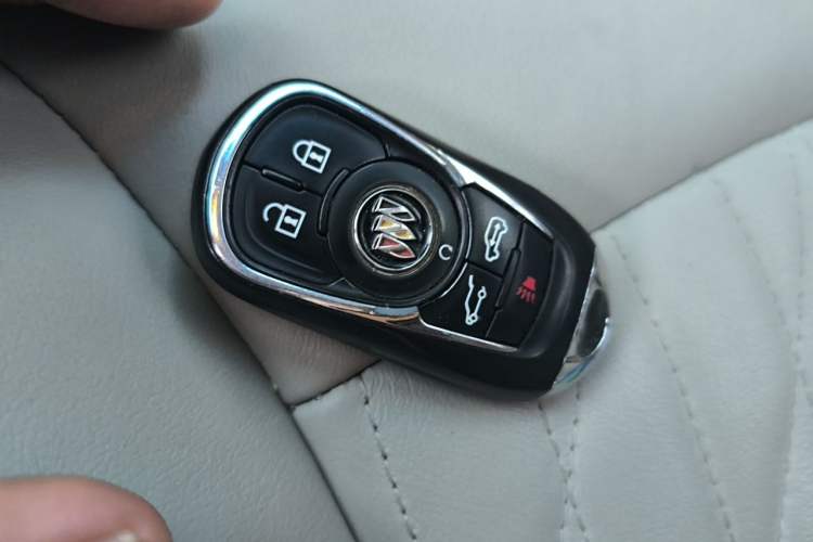Used Buick GL8 2022 Land Executive Class 652T Prestige Model Vehicle Key