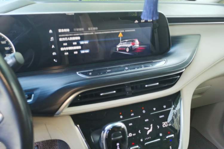 Used Buick GL8 2022 ES Landtrek 653T Flagship Model Audio And AC Panel