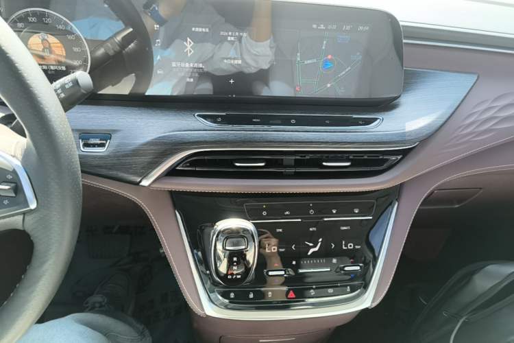 Used Buick GL8 2022 Avenir Aivia Six-Seat Deluxe Edition Audio And AC Panel