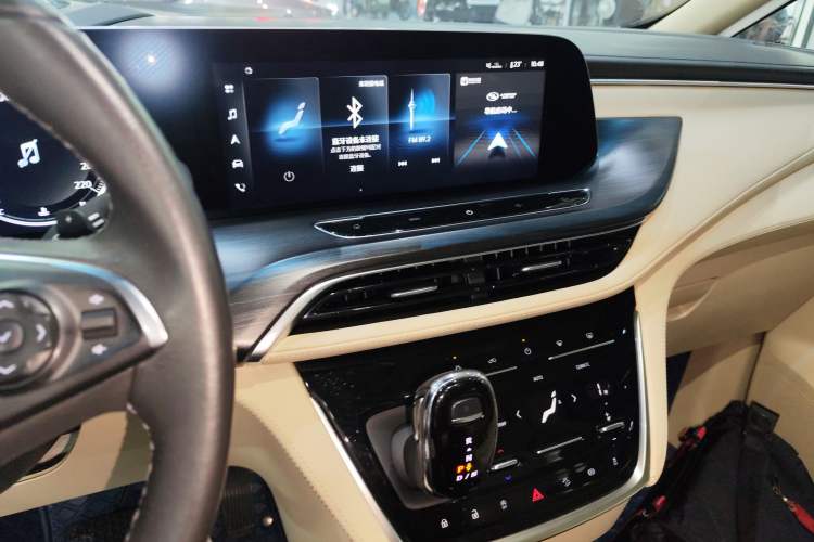 Used Buick GL8 2022 ES Landtrek 653T Luxury Edition Audio And AC Panel