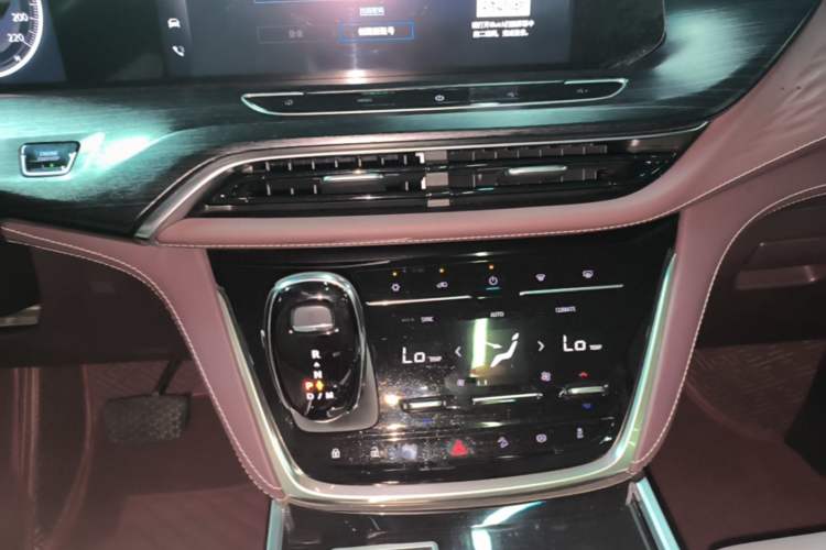 Used Buick GL8 2022 Facelift Avenir Aivia Six-Seat Deluxe Edition Audio And AC Panel