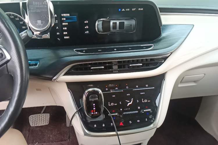 Used Buick GL8 2022 Avenir Aivia Six-Seat Deluxe Edition Audio And AC Panel