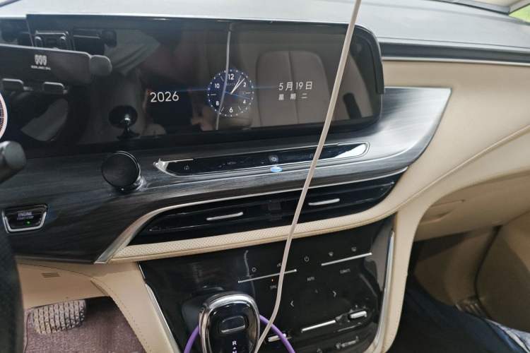 Used Buick GL8 2022 ES Landtrek 653T Luxury Edition Audio And AC Panel