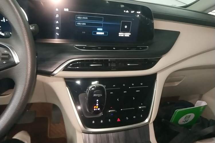 Used Buick GL8 2022 ES Landtrek 653T Comfort Edition Audio And AC Panel