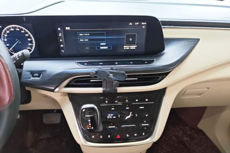 Used Buick GL8 2022 ES Landtrek 653T Luxury Edition Audio And AC Panel