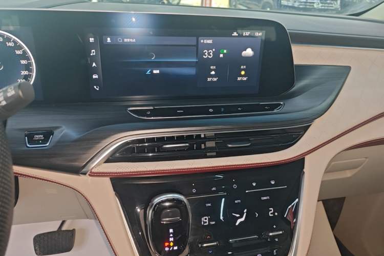 Used Buick GL8 2022 ES Landtrek 653T Comfort Edition Audio And AC Panel