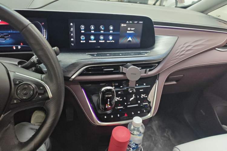 Used Buick GL8 2022 Avenir Aivia Six-Seat Deluxe Edition Audio And AC Panel