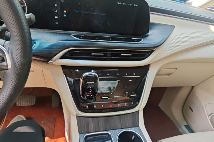 Used Buick GL8 2022 Avenir Aivia 7-Seater Deluxe Edition Audio And AC Panel