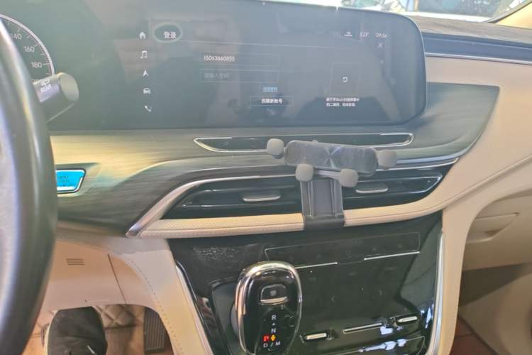 Used Buick GL8 2022 ES Landtrek 653T Luxury Edition Audio And AC Panel