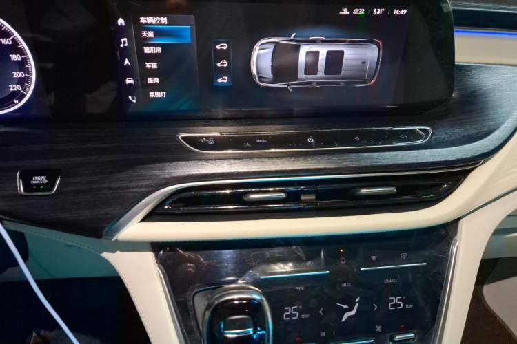 Used Buick GL8 2022 Facelifted Avenir Aivia 7-Seater Premium Edition Audio And AC Panel