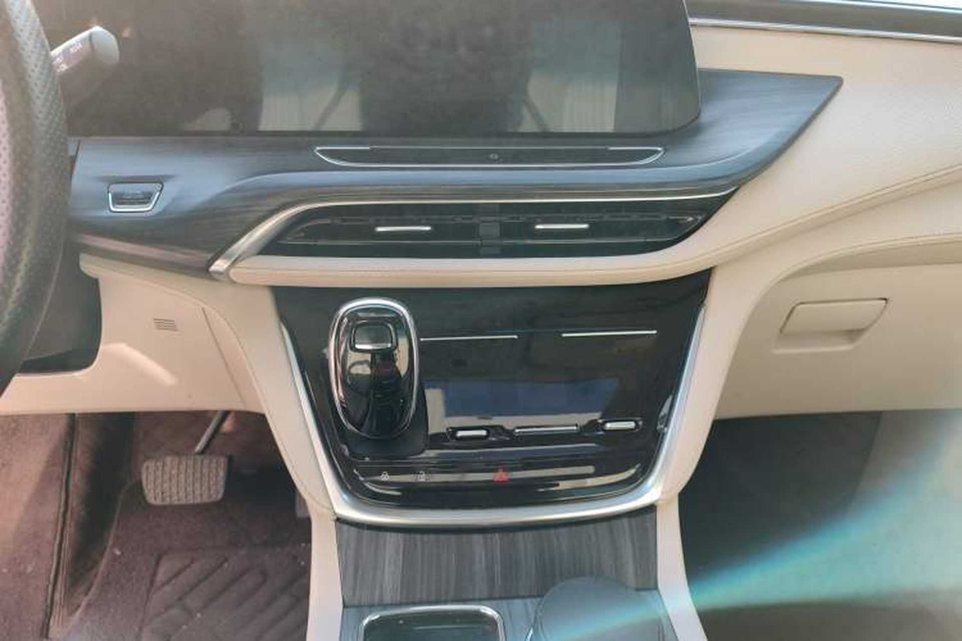 Used Buick GL8 2022 ES Landtrek 653T Comfort Edition Audio And AC Panel