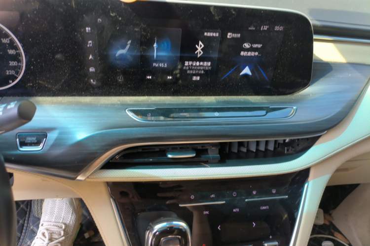 Used Buick GL8 2022 ES Landtrek 653T Luxury Edition Audio And AC Panel