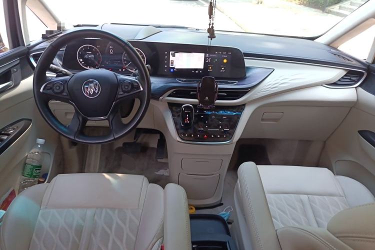 Used Buick GL8 2022 Avenir Aivia 7-Seater Deluxe Edition Center Console