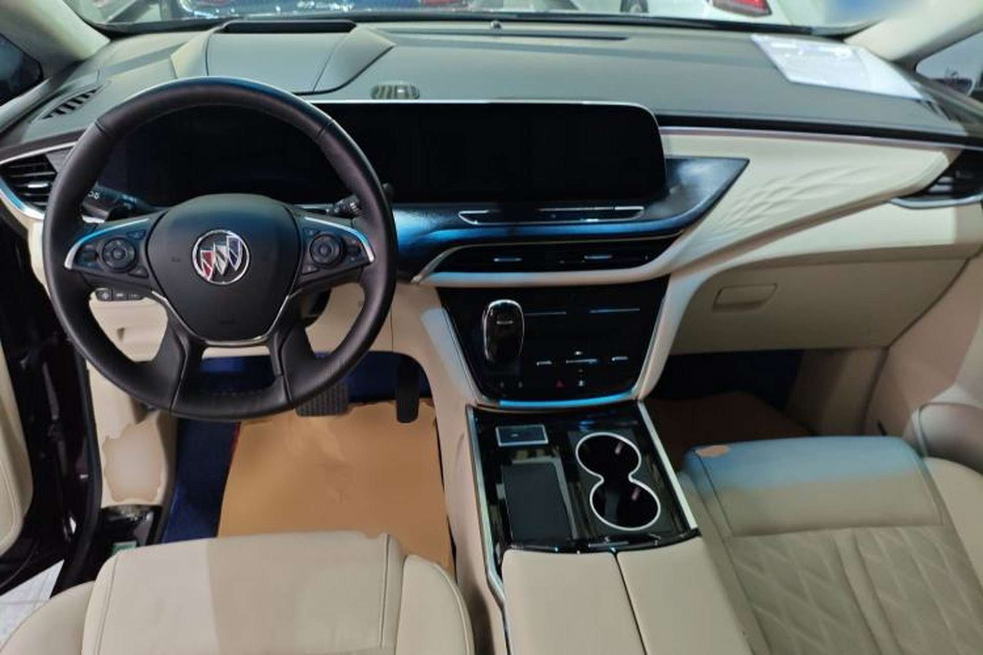 Used Buick GL8 2022 Avenir Aivia Six-Seat Deluxe Edition Center Console