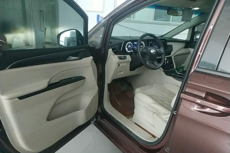 Used Buick GL8 2022 ES Landtrek 653T Comfort Edition Driver Seat