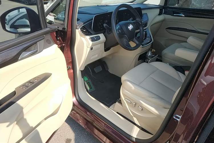 Used Buick GL8 2022 ES Landtrek 653T Luxury Edition Driver Seat