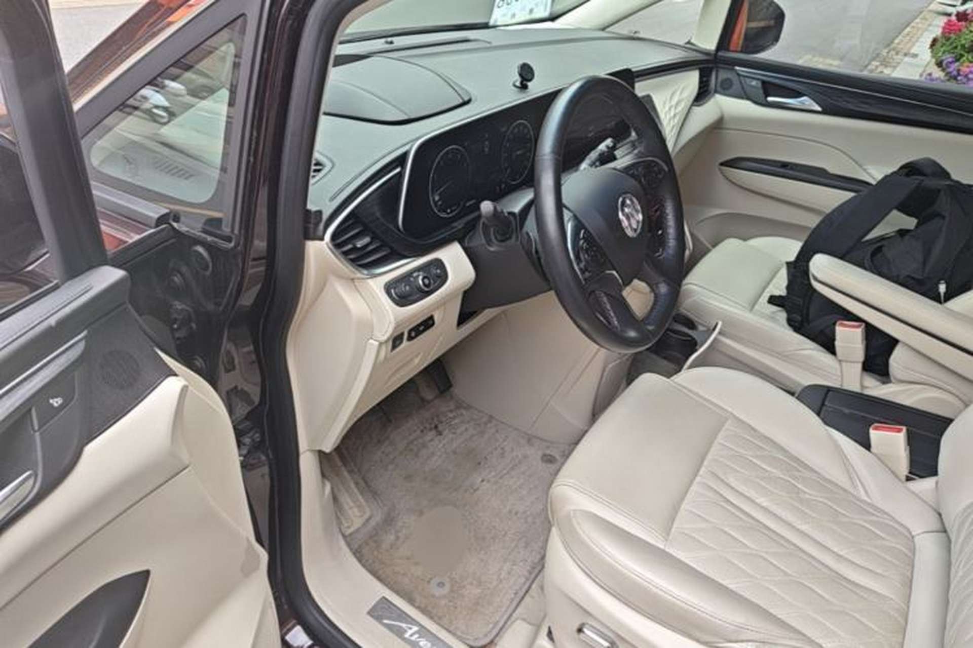 Used Buick GL8 2022 Avenir Aivia Six-Seat Deluxe Edition Driver Seat