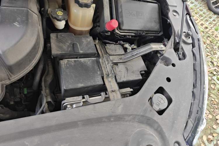 Used Buick GL8 2022 Avenir Aivia Six-Seat Deluxe Edition Engine Bay Left