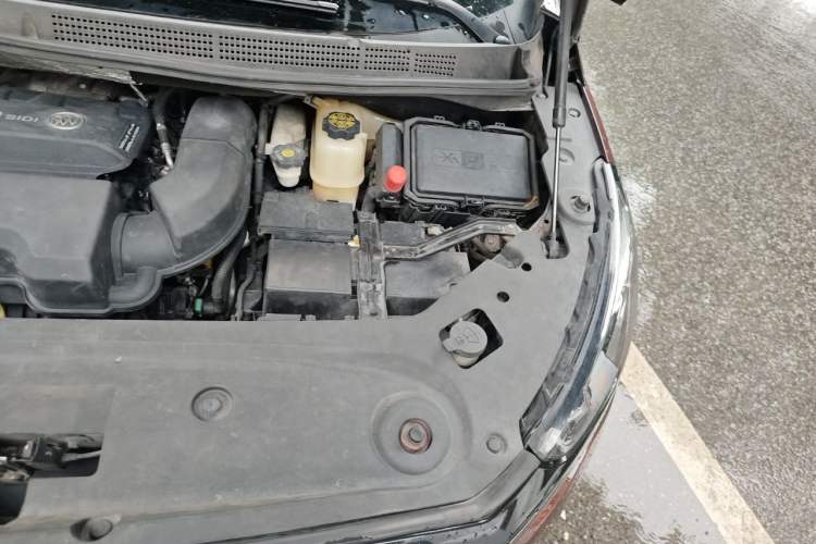 Used Buick GL8 2022 ES Landtrek 653T Luxury Edition Engine Bay Left