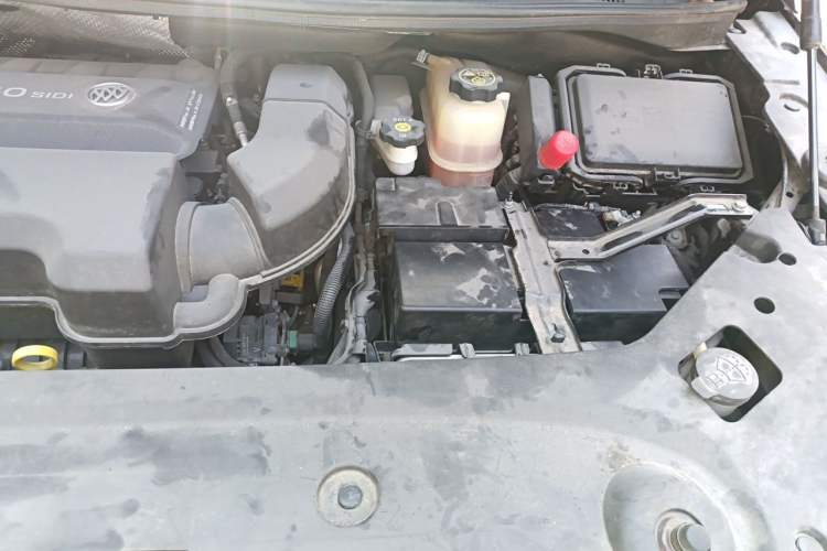 Used Buick GL8 2022 Avenir Aivia 7-Seater Deluxe Edition Engine Bay Left