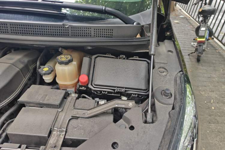 Used Buick GL8 2022 Avenir Aivia Six-Seat Deluxe Edition Engine Bay Left