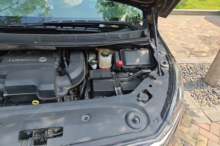 Used Buick GL8 2022 Avenir Aivia 7-Seater Deluxe Edition Engine Bay Left