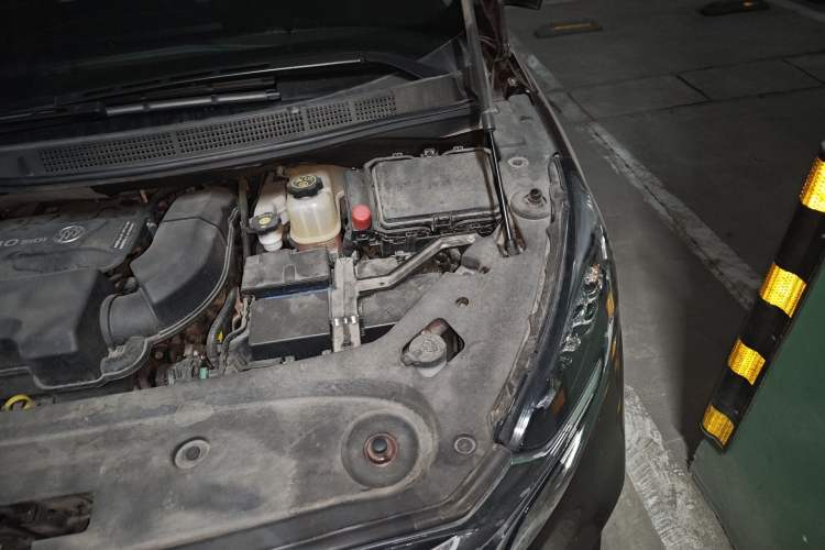 Used Buick GL8 2022 ES Landtrek 653T Comfort Edition Engine Bay Left