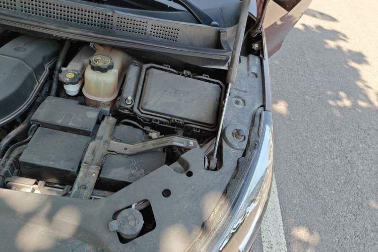 Used Buick GL8 2022 ES Landtrek 653T Comfort Edition Engine Bay Left