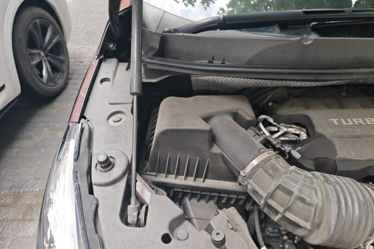 Used Buick GL8 2022 Avenir Aivia Six-Seat Deluxe Edition Engine Bay Right