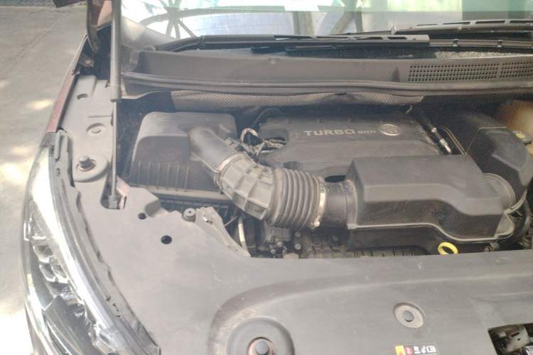 Used Buick GL8 2022 ES Landtrek 653T Luxury Edition Engine Bay Right