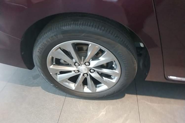 Used Buick GL8 2022 Facelifted Avenir Aivia 7-Seater Premium Edition Exterior 5