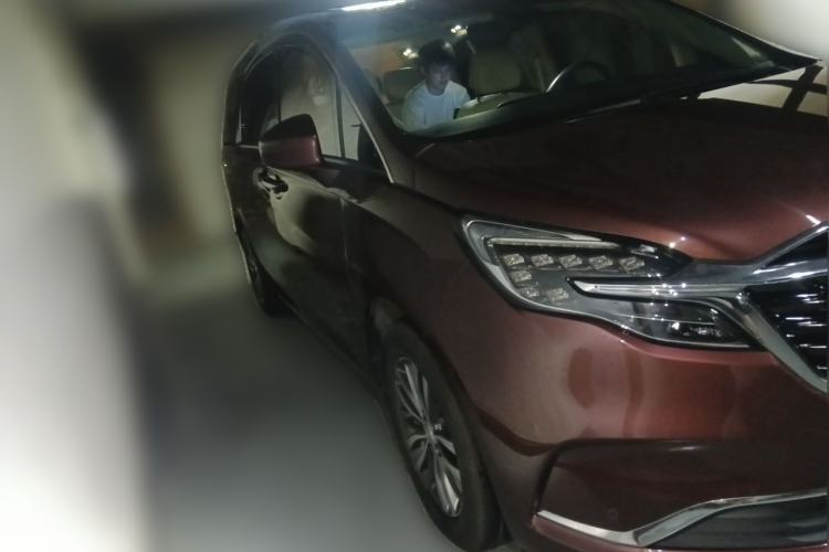 Used Buick GL8 2022 ES Landtrek 653T Luxury Edition Front Right 45 Deg