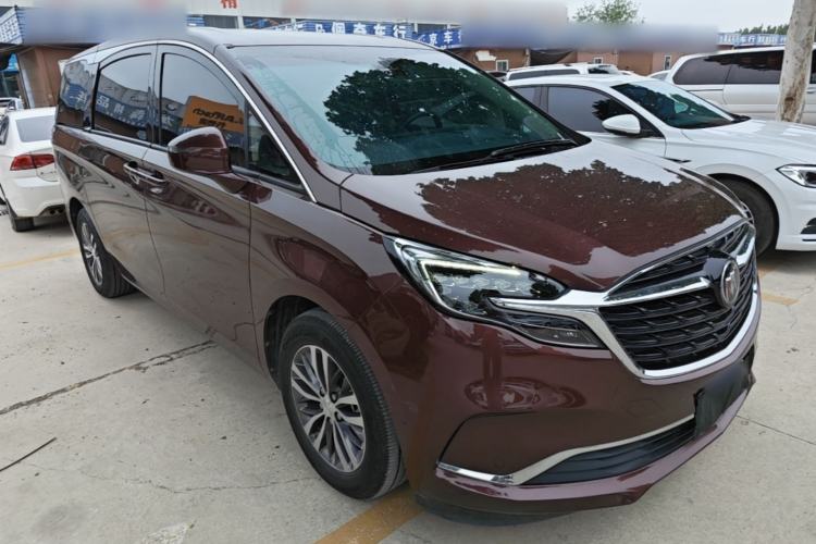 Used Buick GL8 2022 ES Landtrek 653T Luxury Edition Front Right 45 Deg