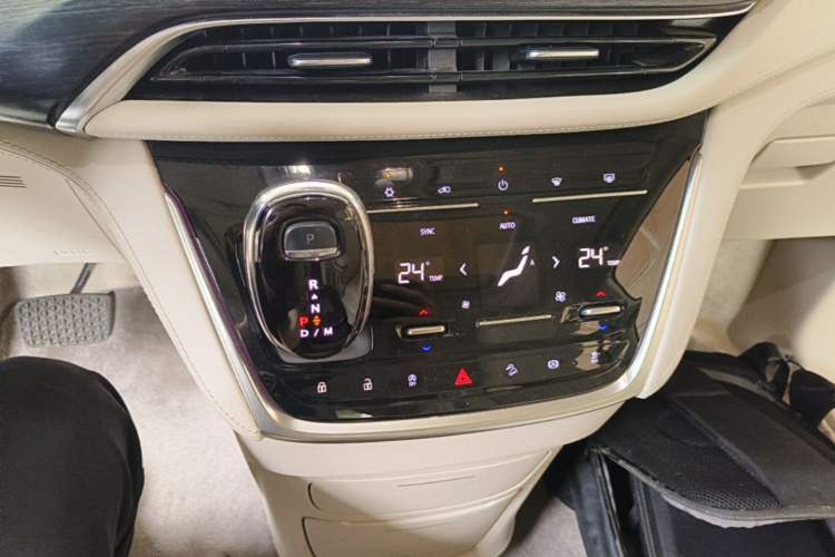 Used Buick GL8 2022 Avenir Aivia 7-Seater Deluxe Edition Gear Lever