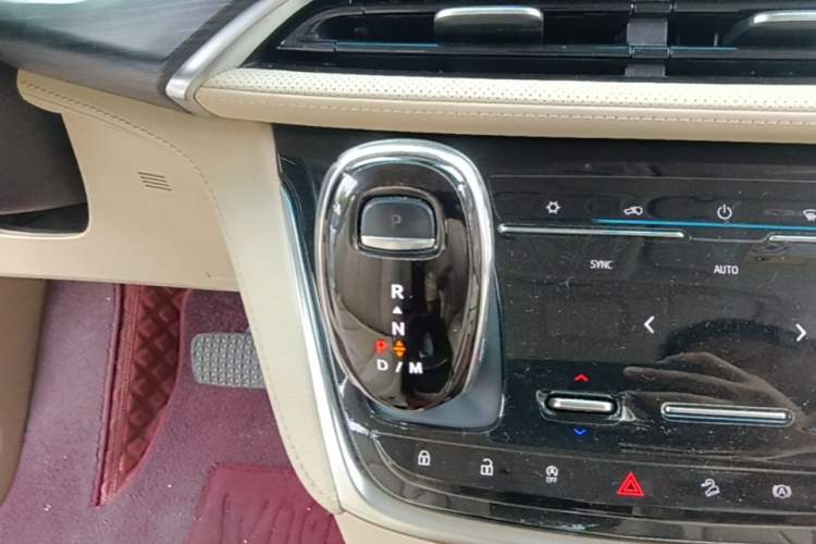Used Buick GL8 2022 ES Landtrek 653T Luxury Edition Gear Lever