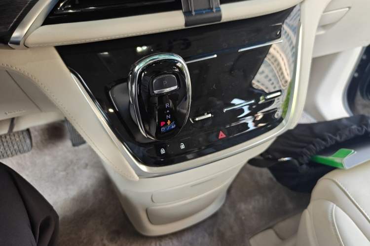 Used Buick GL8 2022 Avenir Aivia Six-Seat Deluxe Edition Gear Lever
