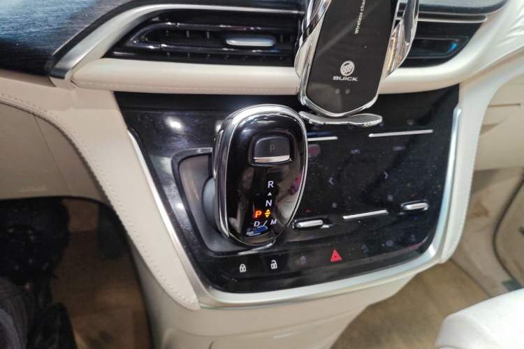 Used Buick GL8 2022 Avenir Aivia Six-Seat Deluxe Edition Gear Lever